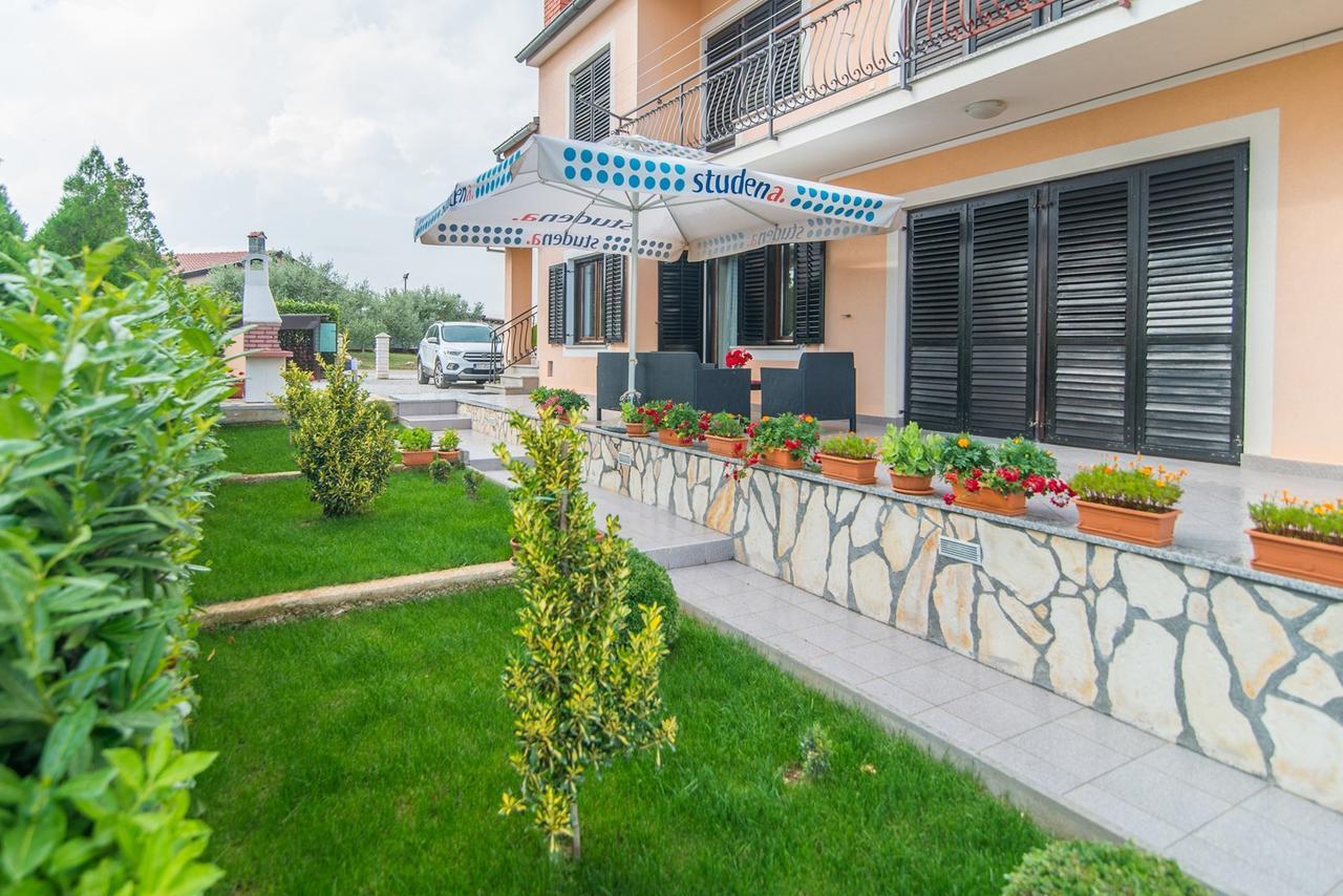 Apartment Stela Poreč Exteriör bild