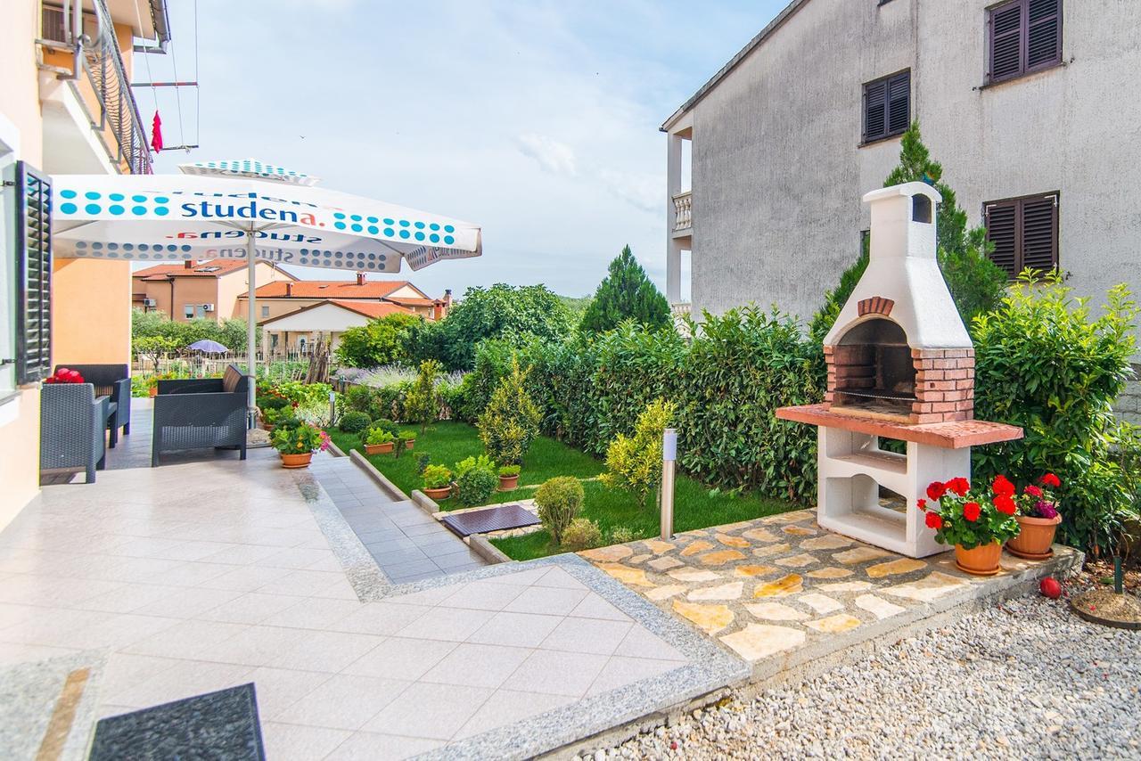 Apartment Stela Poreč Exteriör bild