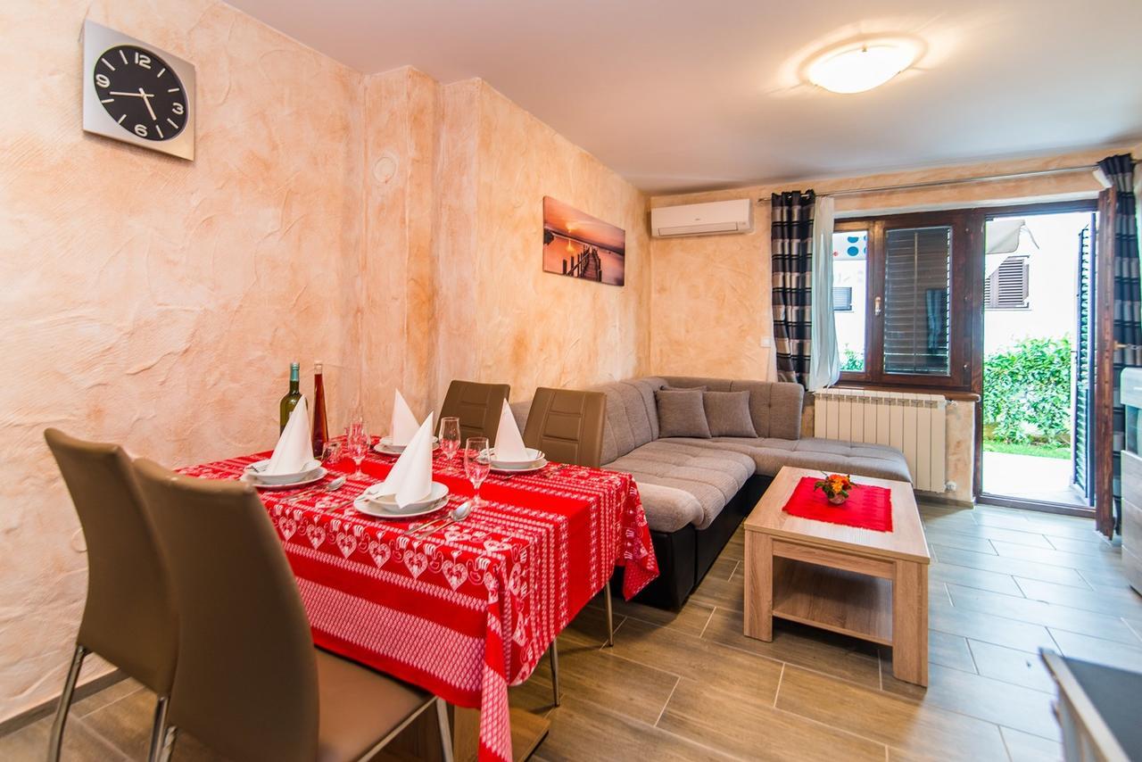 Apartment Stela Poreč Exteriör bild