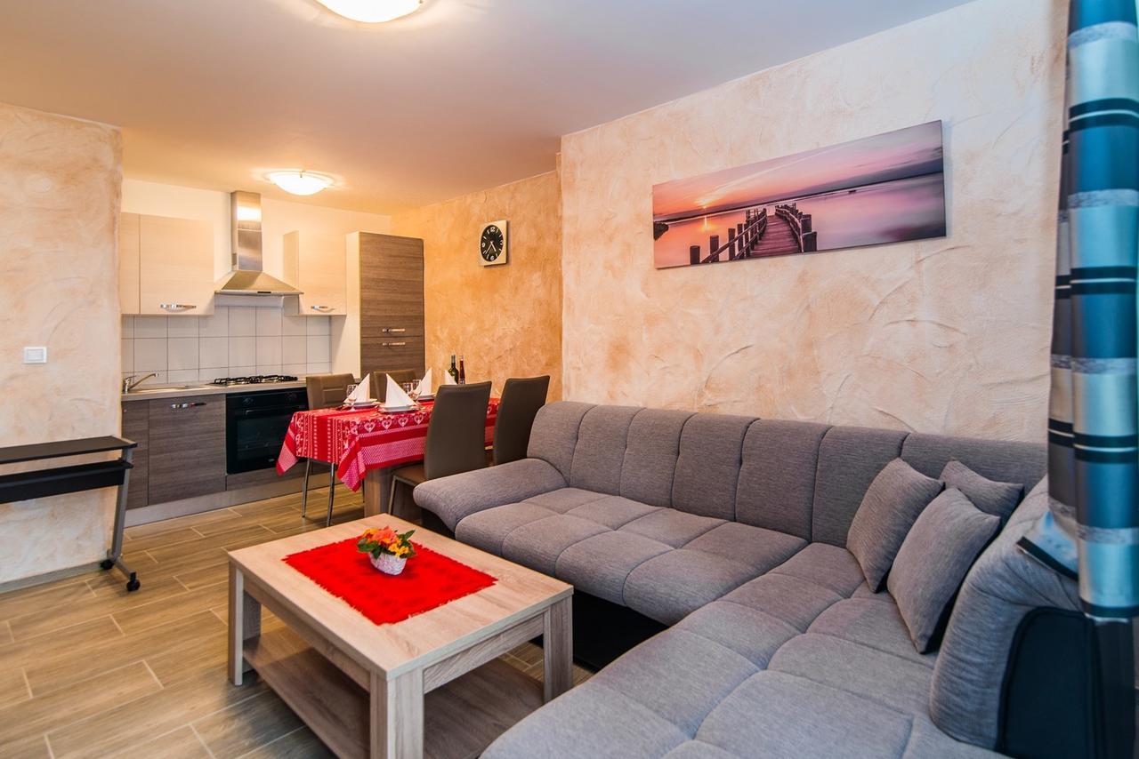 Apartment Stela Poreč Exteriör bild