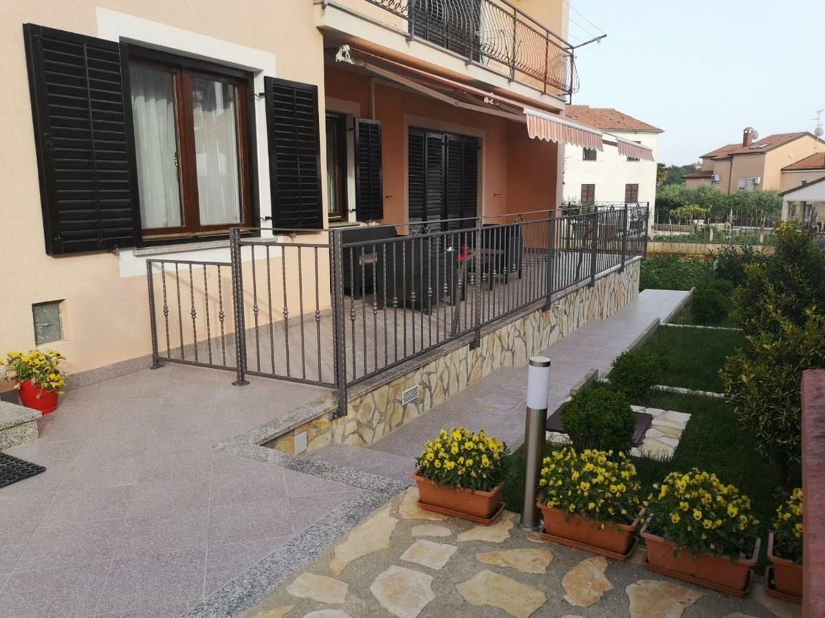 Apartment Stela Poreč Exteriör bild